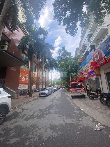 Bán nhà mặt phố phân lô Trung Yên.