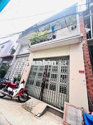 nhà 4,5tỷ TL ngang 4 dài 10( nở hậu 7m), hẻm rộng 4m, ds 2, p16