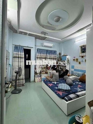 nhà 4,5tỷ TL ngang 4 dài 10( nở hậu 7m), hẻm rộng 4m, ds 2, p16