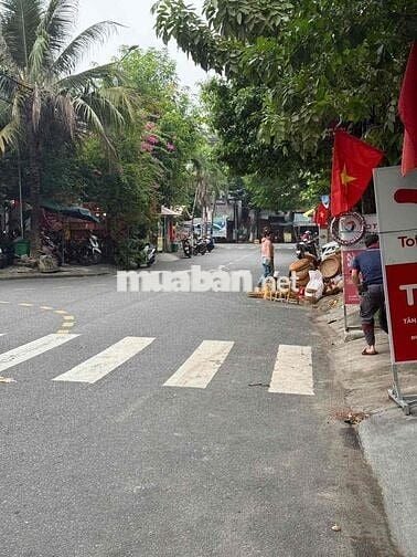 chủ cần tiền bán lô 2 mặt tiền , tôn đản , cao sơn pháo
