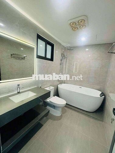 TRUNG TÂM QUẬN LONG BIÊN 6 TẦNG THANG MAY LONG LANH , NHÀ MỚI GARA ÔTÔ