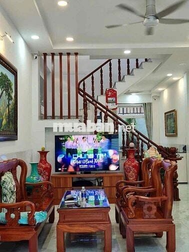 Nhà nguyên căn hẻm xe hoi phường Tân Thới Nhất, Q12