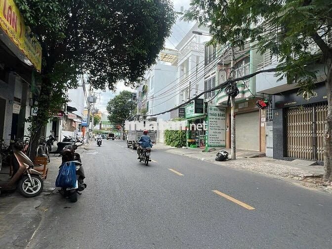 Nhà nguyên căn mặt tiền Nguyễn Hồng Đào dt 5x20m trệt 3 lầu