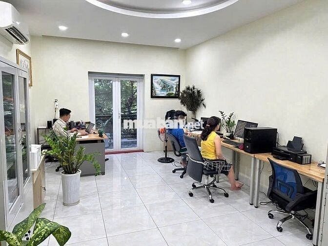 Nhà nguyên căn mặt tiền Nguyễn Hồng Đào dt 5x20m trệt 3 lầu