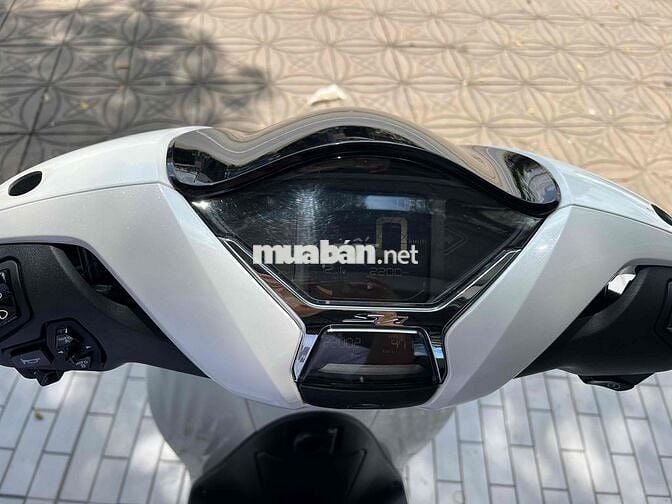 Sh 125 2022 CBS trắng như mới.