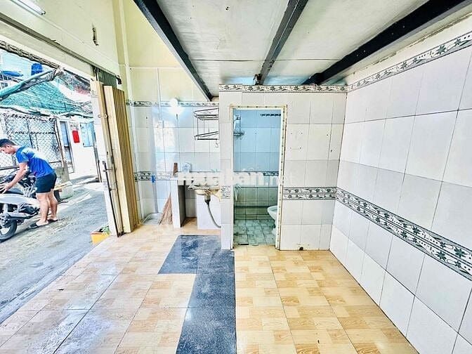 Cho Thuê Kiot 20m2 Ngay chợ Xóm Nghèo Xung Quanh Có Phòng Trọ Cho Thue