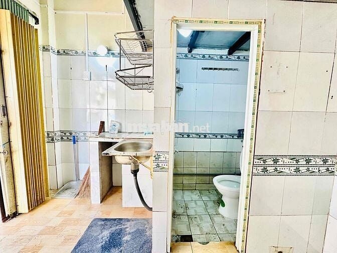 Cho Thuê Kiot 20m2 Ngay chợ Xóm Nghèo Xung Quanh Có Phòng Trọ Cho Thue