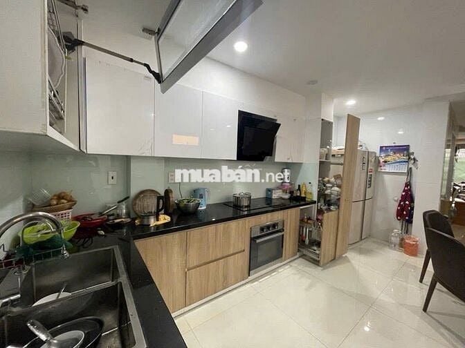 Nhà 66m2, 5 tầng 6PN, hẻm xe hơi, Phạm Văn Đồng Gò Vấp, có thang máy