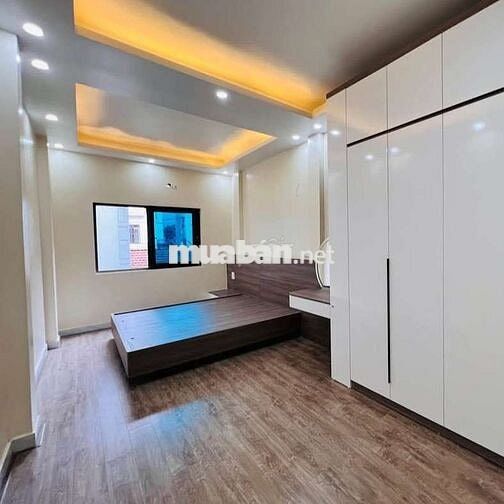 Nhà đẹp Tây Hồ, nhú 8 tỷ  - 4,5 tầng căn góc - Ngõ rộng, thông.