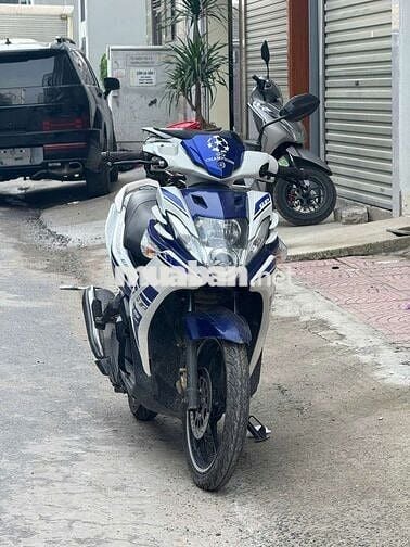 Xe máy Yamaha Novo 5 màu trắng xanh