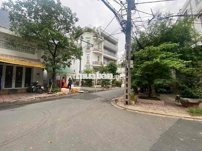 💥 ĐẤT KHUÔN VIP –  5.5X15 – XUNG QUANH TOÀN NHÀ CAO TẦNG – CÓ DÒNG TIỀ