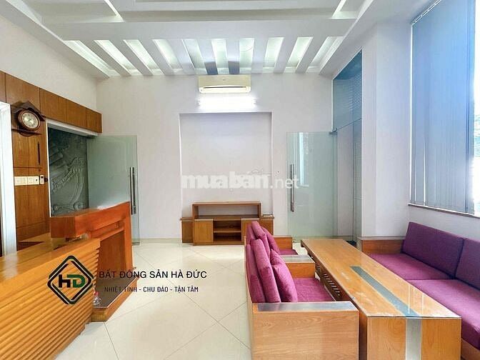 Văn phòng 30m có nội thất hầm để xe gần UBND Quận 12