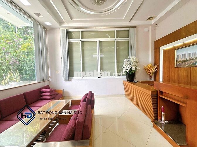 Văn phòng 30m có nội thất hầm để xe gần UBND Quận 12