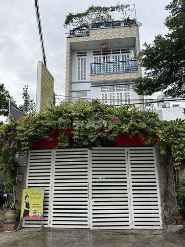 bán nhà lô góc hai mặt tiền đường lớn, đường trước nhà rộng mặt tiền 