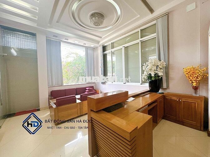 Văn phòng 30m có nội thất hầm để xe gần UBND Quận 12