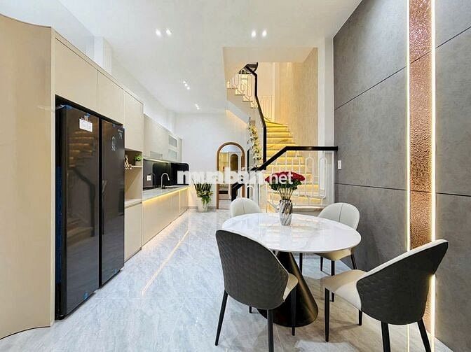 Bán nhà 2 tầng hẻm xe hơi, Q.Gò Vấp DT: 4x15m, giá chỉ 6.9 tỷ, ở ngay