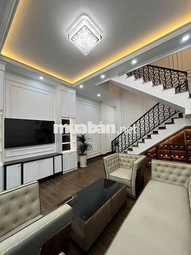 Bán Nhà Phố 3 Tầng 4 Phòng Ngủ Đường An Sơn Phường 4 Đà Lạt