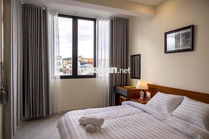 Cho thuê căn hộ dịch vụ full nội thất view mặt tiền đường cực đẹp, 5P