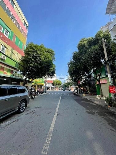 Bán nhà MT đường Số 2, Phường 13, DT 7.7 x 20m, cấp 4, giá 16.8 tỷ. 