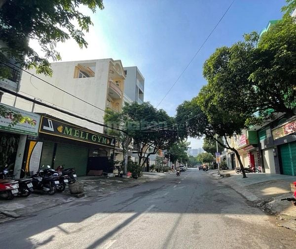 Bán nhà MT đường Số 2, Phường 13, DT 7.7 x 20m, cấp 4, giá 16.8 tỷ. 