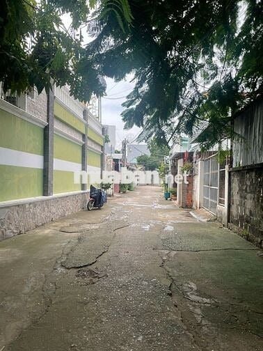 Đất trống full thổ cư. Hẻm 8 mét xe hơi quay đầu