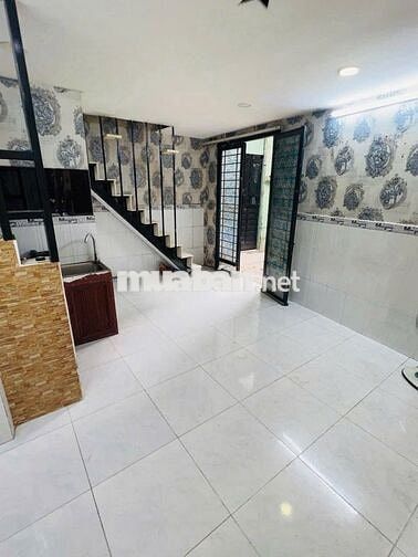 Bán nhà Âu Cơ 18m2 , 3 tầng 2PN SHR chỉ 2 tỷ 1