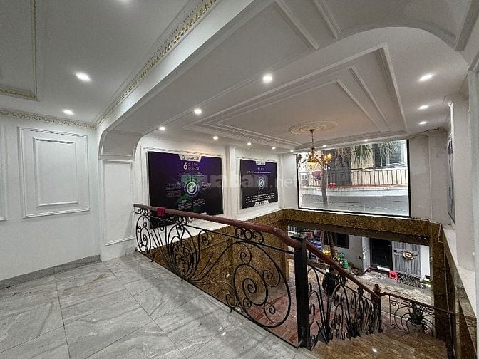 Ngộp ngân hàng, Nhà việt hưng 6 tầng thang máy dòng tiền 100tr/th 130m
