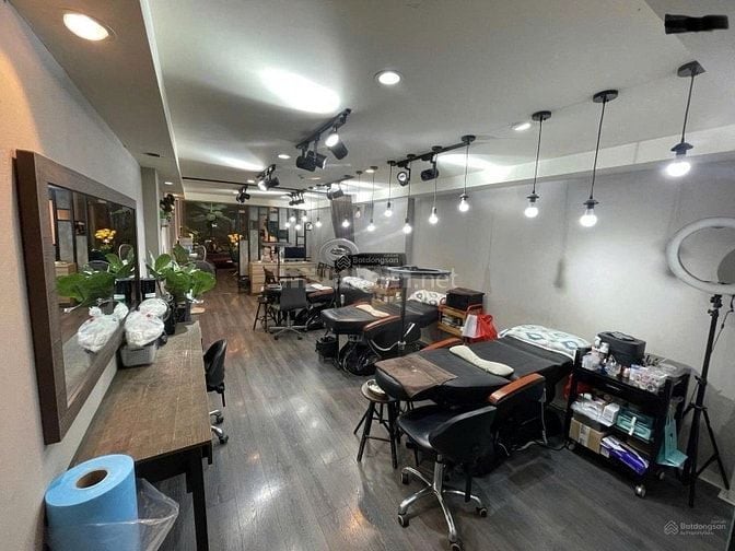 CHO THUÊ NHÀ MẶT PHỐ TRẦN QUANG KHẢI Q1 NGANG 5,5M GIÁ 32 TRIỆU 
