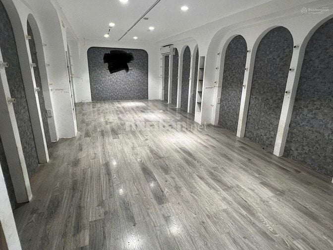 CHO THUÊ NHÀ MẶT PHỐ TRẦN QUANG KHẢI Q1 NGANG 5,5M GIÁ 32 TRIỆU 