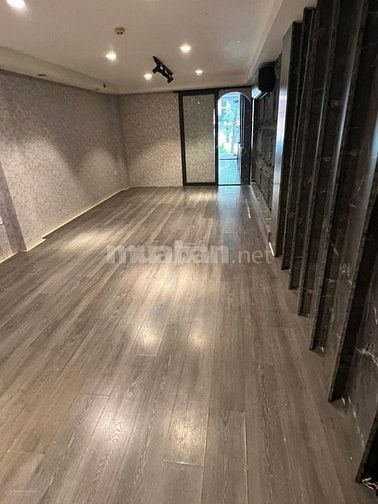 CHO THUÊ NHÀ MẶT PHỐ TRẦN QUANG KHẢI Q1 NGANG 5,5M GIÁ 32 TRIỆU 