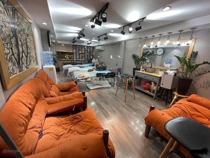 CHO THUÊ NHÀ MẶT PHỐ TRẦN QUANG KHẢI Q1 NGANG 5,5M GIÁ 32 TRIỆU 