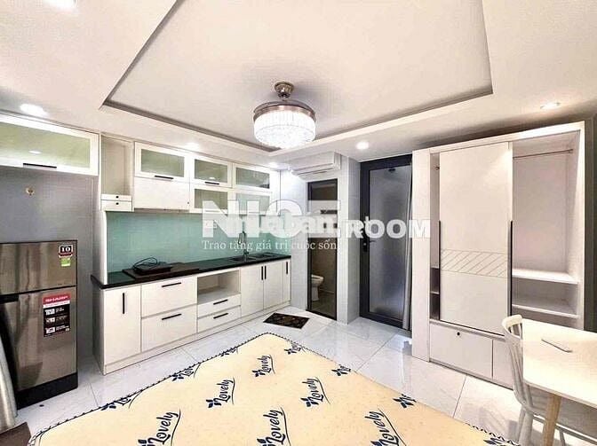 Cho thuê căn hộ có sân riêng ngay đường Nguyễn Xí