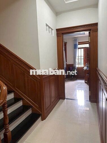 Nhà Hiệp Thành, chủ để lại nội thất gỗ đầy đủ, 74m2, chỉ 6.2 tỏi,