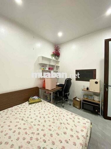 TẬP THỂ PHỐ THÁI HÀ - TẦNG 2 - SỔ TO - 2 MẶT THOÁNG - 2 BAN CÔNG
