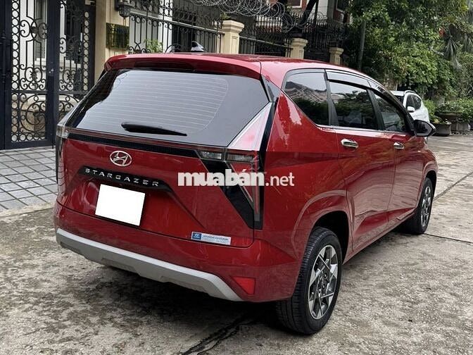 Hyundai Stargazer Đặc biệt 2022 7 chỗ đỏ