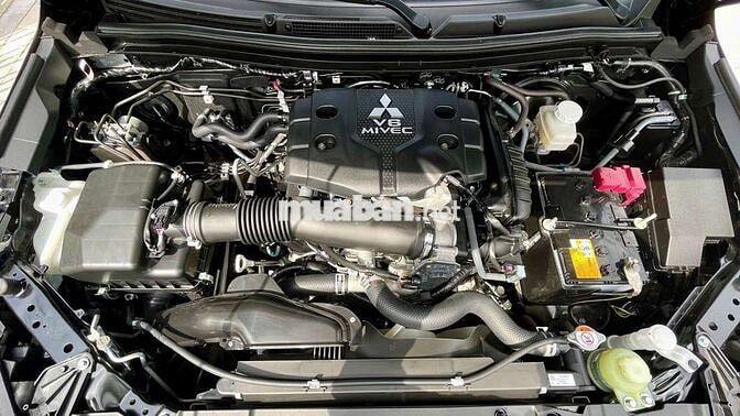 Pajero Sport 3.0 V6 máy xăng cao cấp nhất