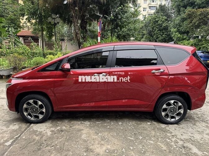 Hyundai Stargazer Đặc biệt 2022 7 chỗ đỏ