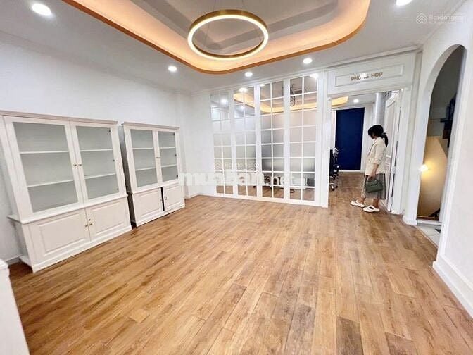CHO THUÊ NHÀ CÓ THANG MÁY MẶT TIỀN VÕ VĂN TẦN QUẬN 3 GIÁ 42 TRIỆU