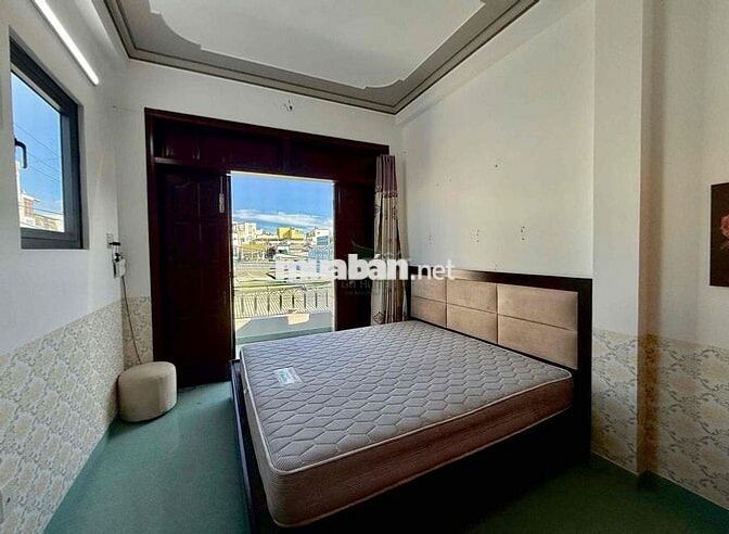 CHO THUÊ NHÀ Ở KINH DOANH 4 PHÒNG NGỦ GẦN CHỢ PHƯƠNG SÀI GIÁ 15 TRIỆU/