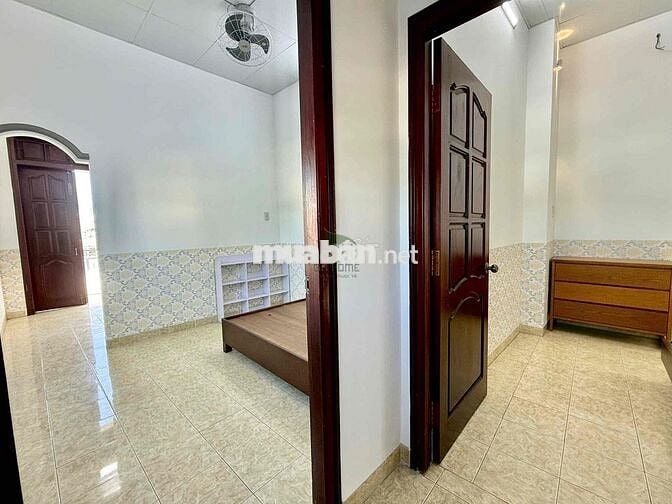 CHO THUÊ NHÀ Ở KINH DOANH 4 PHÒNG NGỦ GẦN CHỢ PHƯƠNG SÀI GIÁ 15 TRIỆU/