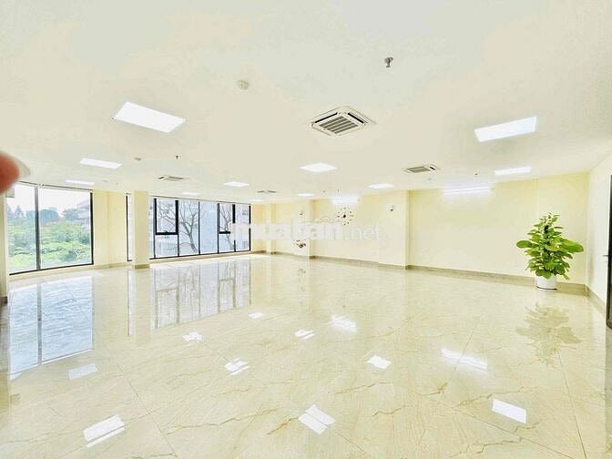 Chính chủ cho thuê sàn vp tại Phạm Tuấn Tài 150m2 giá 33t view cực đep