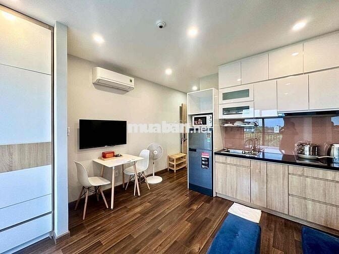 Căn Hộ Full Nội Thất Ban Công Gần Ngã Tư Hàng Xanh Ngay bùi Đình Tuý