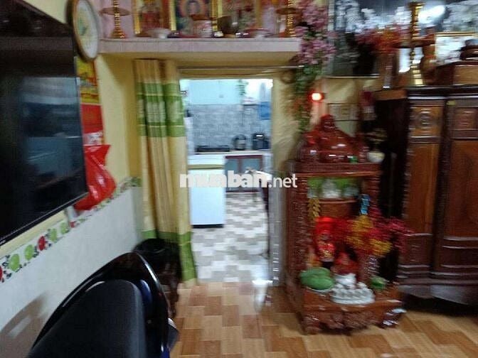 Bán gấp nhà cấp bốn 63m2, 4pn, giá 3,7 tỷ, đường Huỳnh Tấn Phát Quận 7