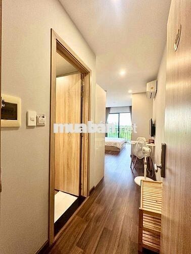 Căn Hộ Full Nội Thất Ban Công Gần Ngã Tư Hàng Xanh Ngay bùi Đình Tuý