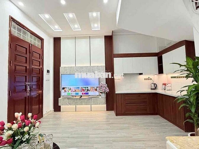 BÁN NHÀ VÕ CHÍ CÔNG, NHÀ ĐẸP FULL NỘI THẤT, NGÕ THÔNG, SÁT PHỐ