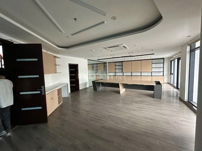 CHo thuê nhà lô góc Dịch Vọng Hậu 160m x 7 tầng 01 hầm PCCC đầy đủ 250