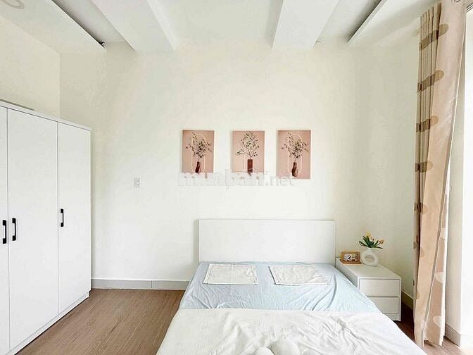 Ban công 50m Tách bếp Full nội thất mới. Cộng Hoà gần ETown