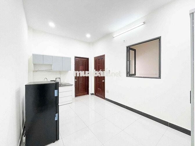 Ban công 50m Tách bếp Full nội thất mới. Cộng Hoà gần ETown