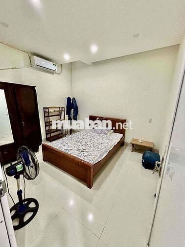CHO THUÊ NHÀ NGUYÊN CĂN MẶT TIỀN GẦN HỒ NGHINH GẦN BIỂN,