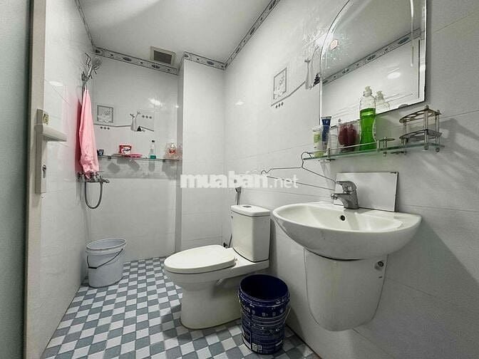 * Long Phòng Thật * Ban công mặt tiền thoáng zá hạt zẻ